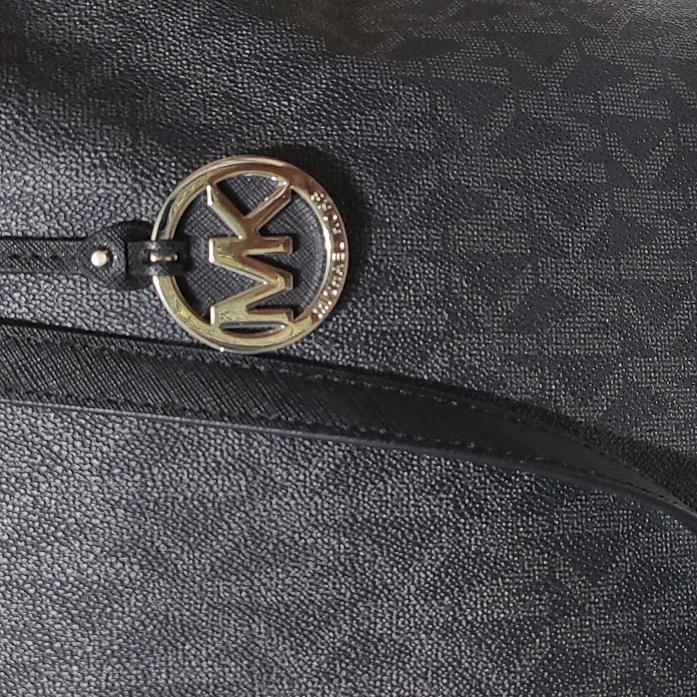 Michael Kors Large Signature Morgan Tote - Picture 6 of 11